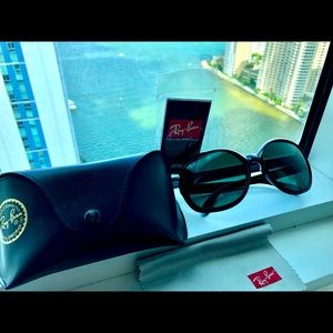 Ray-Ban Jackie Ohh sunglasses. Black. Like new